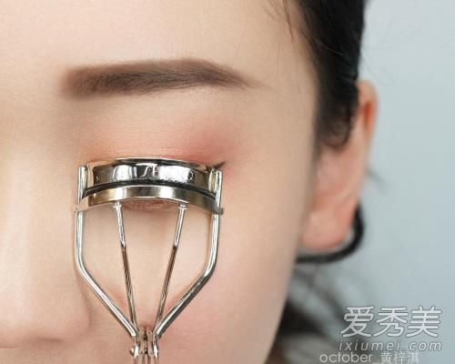 如何使用睫毛夹正确使用睫毛夹