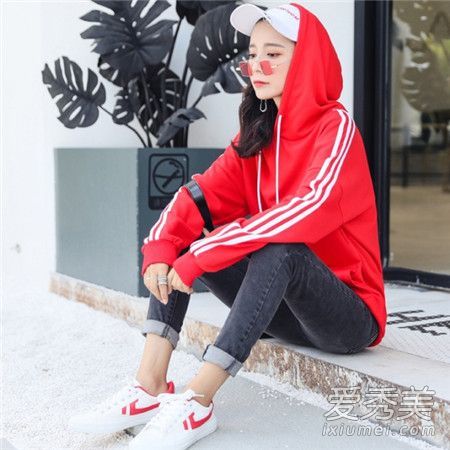 如何洗掉染成黑色的红色衣服