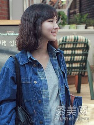 这个女孩的胖圆脸适合什么发型?9短发看起来很瘦