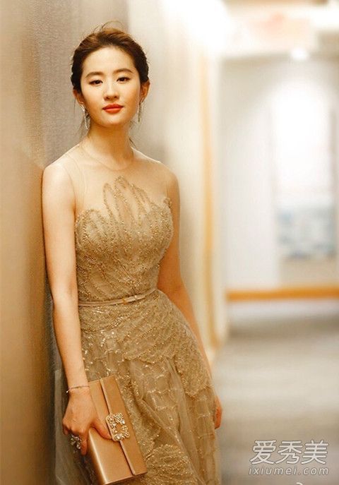 解析刘亦菲蒙特利尔电影节的造型——精灵与美丽!