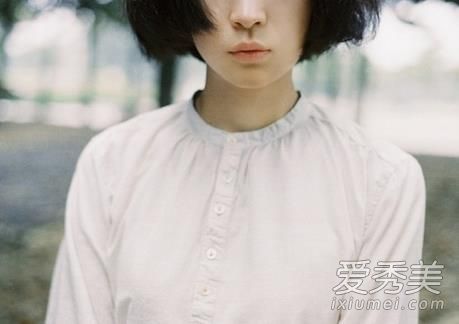 凡士林可以涂在嘴唇上吗?凡士林可以涂在嘴唇上吃吗?