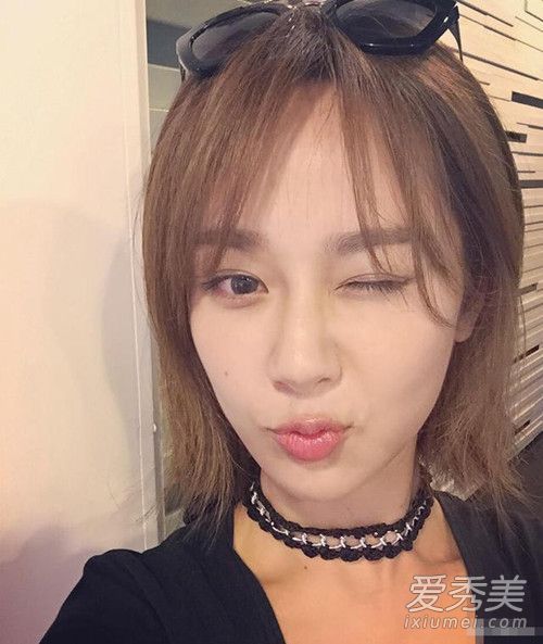 郑爽和安迪正在剪的短发叫什么名字?我同类型的妹妹走路是用头的!