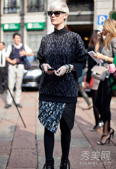 混合搭配毛衣，折叠和建造，都没问题，时尚感是最重要的。