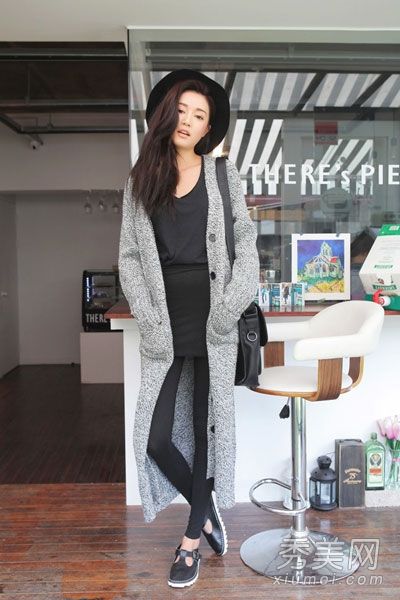 长针织羊毛衫是优雅气质的时尚人士的必备单品。