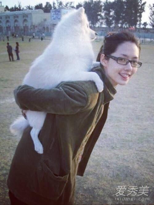 根据旧照片，明星们没有打扮，但他们没有正视。