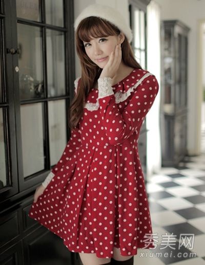 长袖连衣裙，搭配温馨的小手