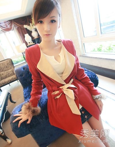 秋天的风衣更苗条，腰更粗，缺少了胖胖的P。