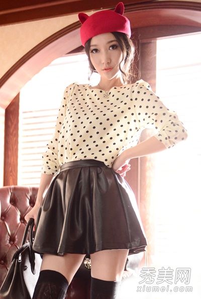 时尚搭配的裙子+夹克也应该在秋天展现美腿