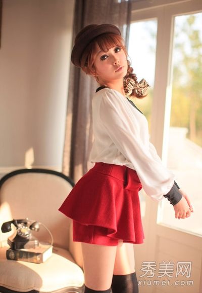 秋季搭配迷你裙，展现性感美腿