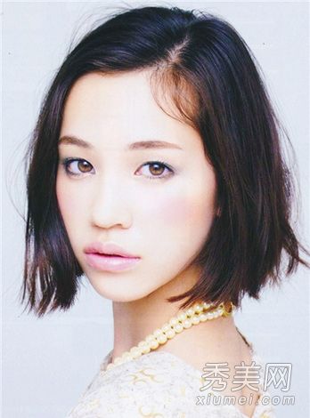 水原希子展示日本复古文学风格秀
