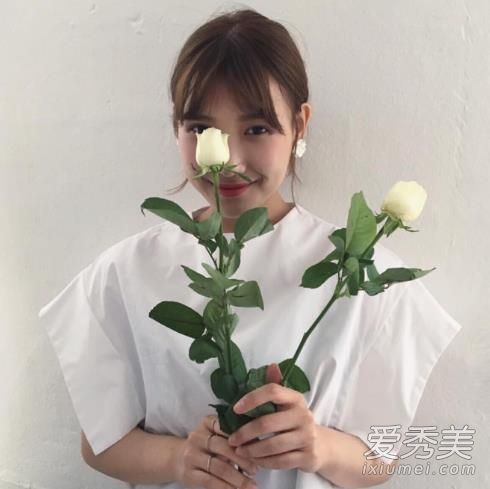 目前,她已经外包了在韩国流行的短发!