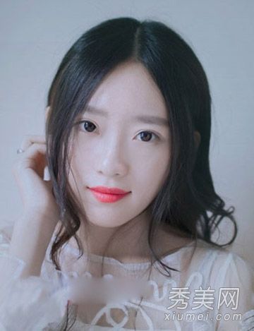 不同脸型适合脸型较小的中分美人