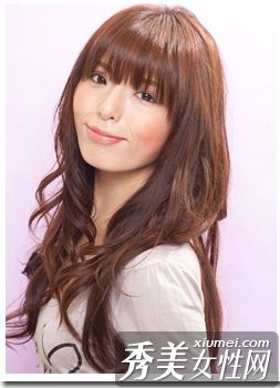 矮个子不担心6种发型会让你变高。