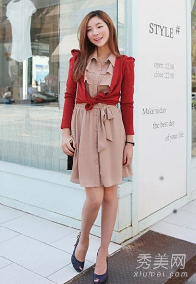 连衣裙配开衫浪漫秀女士气质