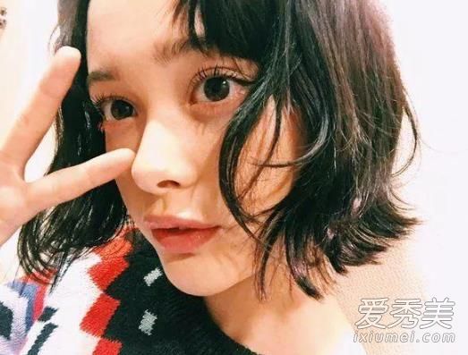 2018年流行的短发趋势的自然感觉是关键!