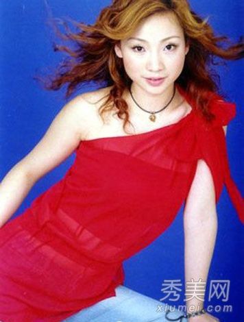 《阿达》中发型的演变