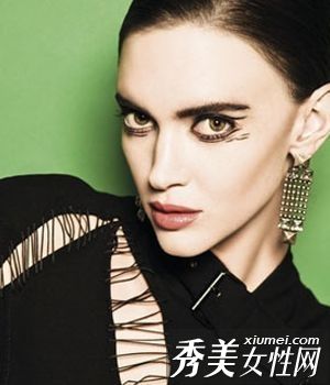 性感眼线膏打造性感眼睛