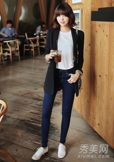 西装搭配图片裤或短裤很漂亮。