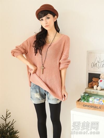 新的秋季毛衣融合了时尚和多变的形象。