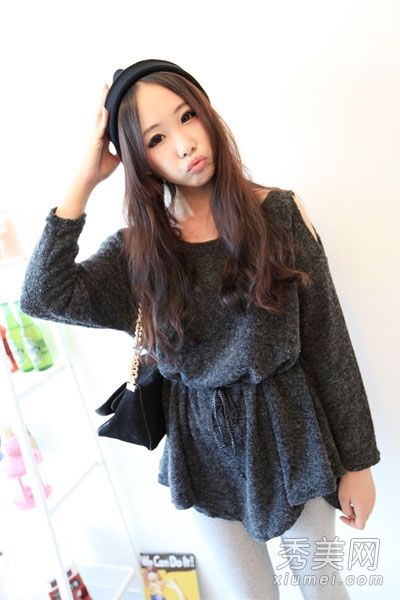 宽松的上衣在秋天不那么性感。