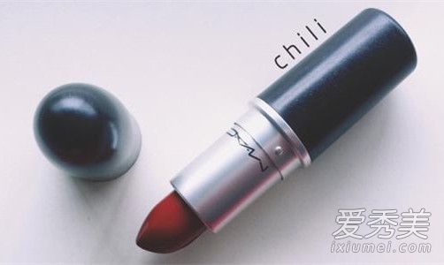 麦克辣椒唇膏是什么颜色的?苹果红唇膏是什么颜色的