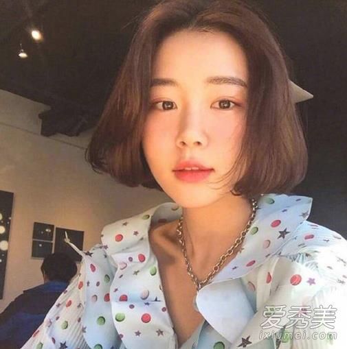 韩国小妹的短发让你在秋冬不时尚。