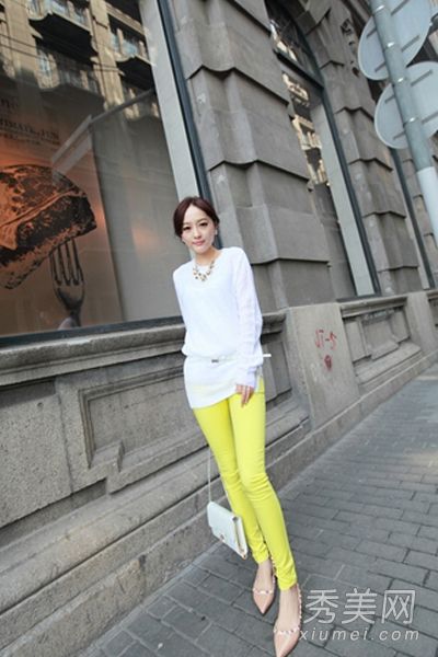 春季搭配瘦身有法宝绑腿让你炫耀你的腿。