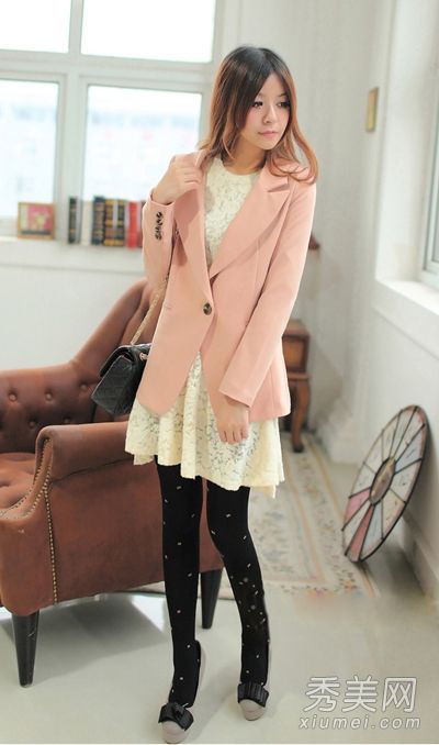 小西装通勤服必须在工作场所穿上优雅的气质