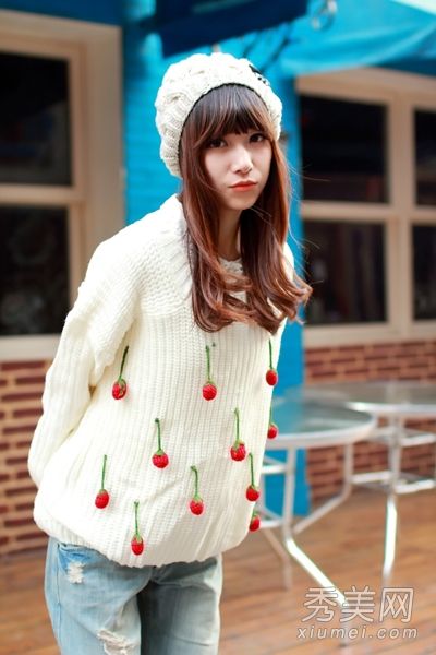 这件毛衣既漂亮又新颖,而且永远不会厌倦被爱。