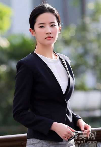 向刘亦菲学习穿雪纺衬衫+小套装