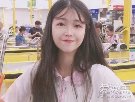 韩国小妹妹的刘海已经变成了漂亮女孩的浪潮!