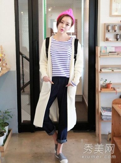 春天的紧身衣物被推荐容易地穿S形身材。