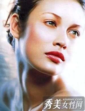 眼霜吸收按摩技术好坏都有讲究