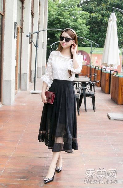 秋初，长袖衬衫和长裙在欧美流行。