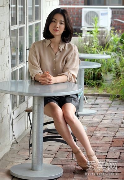 初秋向宋慧伊·京学习长袖衬衫+短裤