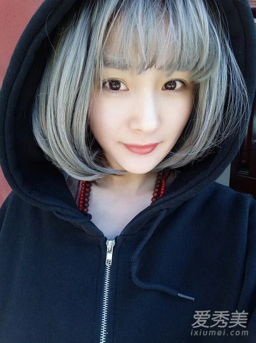 如果你不同意我的意见,你会得到一种新的颜色。杨蜜的头发颜色和第二维的一样。这将是一场大火!