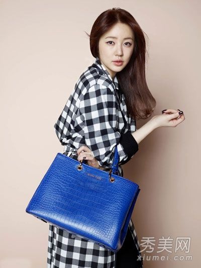 学习尹恩惠格子衬衫的甜美韩国风格