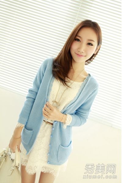 小心早春白天和晚上的巨大温差。温暖时尚的毛衣