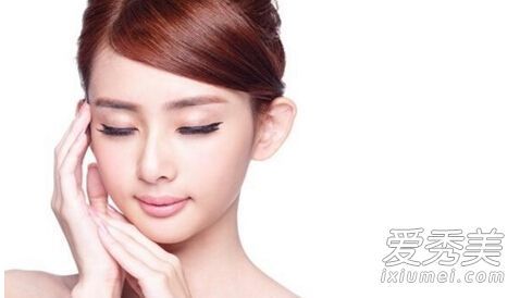 油性皮肤怎样化妆才能不掉妆油性皮肤化妆的正确步骤
