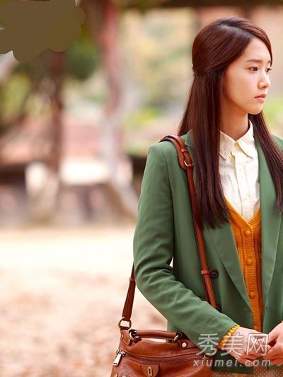 偷着史允儿穿的秋衣清新迷人。