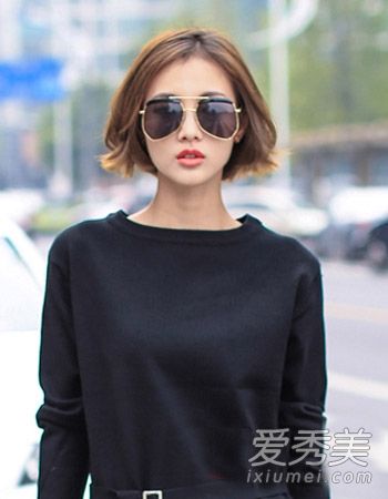 短发是职场女性的最爱,它时尚、有能力并能降低她们的年龄。
