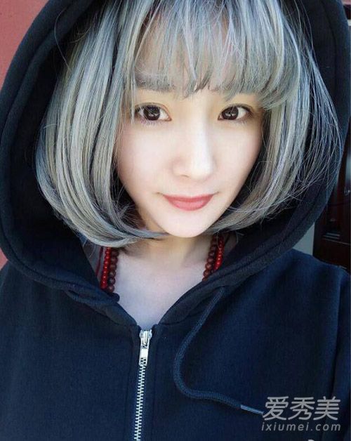 “非主流力量”在线!她有很多非主流发型。