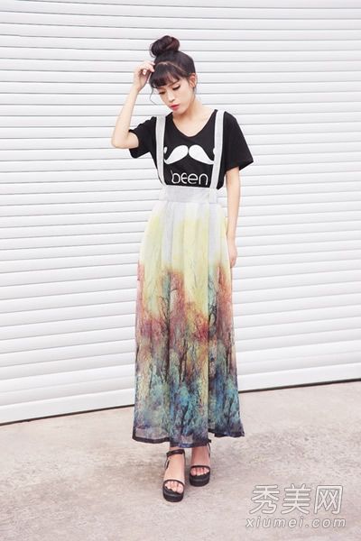 秋初，长裙t恤很流行