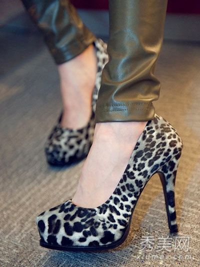 春夏新款高跟鞋推荐穿优雅的女人味。