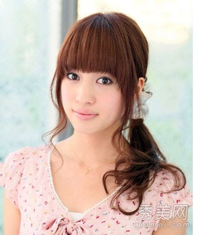 最简单的约会是甜蜜的，并且抓住了他的心。