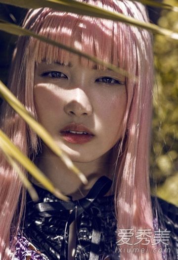 在秋天和冬天,人们更喜欢给他们的星星涂上“红色”。他们的发色场是完全开放的。