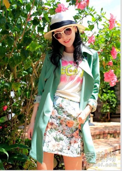 如何在早春降温中打造个性化风衣演绎时尚