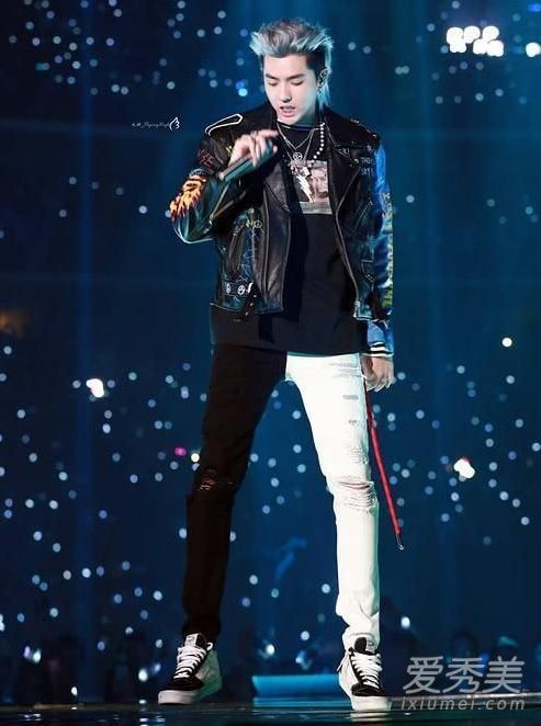 黑色瘦身的茎是什么？吴亦凡黑白裤是哪个品牌的