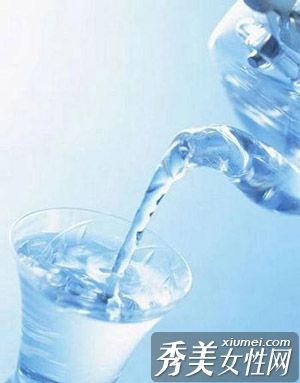 喝水美容大学问六招喝水嫩肌