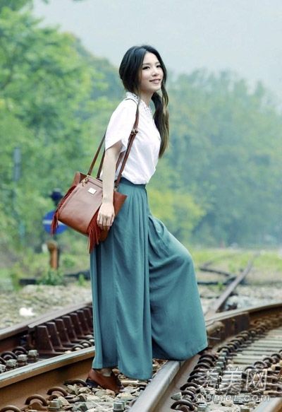 赫比森女装展现了一位文学女神的赫比气质。